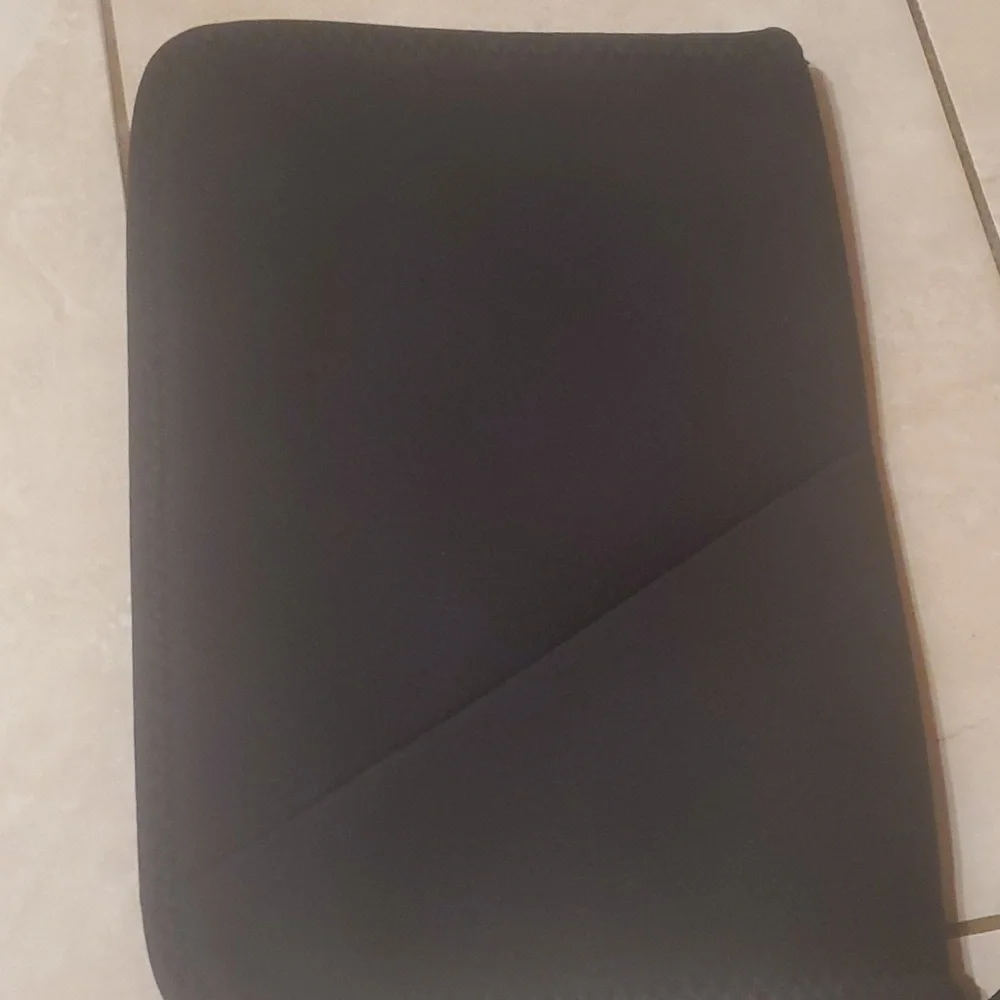 Lite Gear Black Neoprene Zipup Tablet Sleeve 11x7.5in